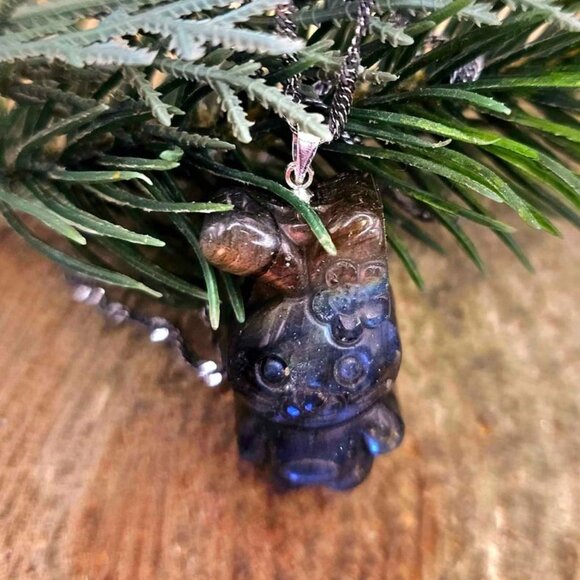 Adorable Nature Labradorite Carved Flashy Rabbit With Flower Pendant Necklace - Picture 4 of 10